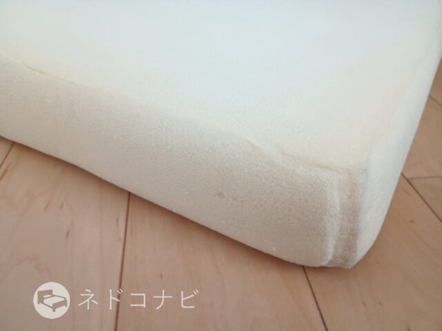 タンスのゲン・低反発ウレタン(厚み8cm) 5年間使用後の劣化状態 変色や劣化は見られず
