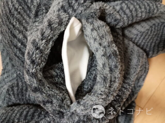 LOWYA(ロウヤ)の「着る毛布 GROONY(グルーニー)」は二重ポケット仕様