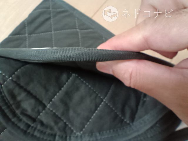 アイリスプラザ／オーガニックコットン敷パッドの厚みは4mm程度